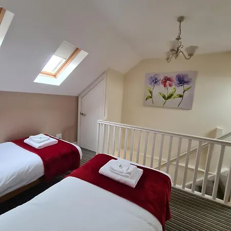 The Courtyard 3*